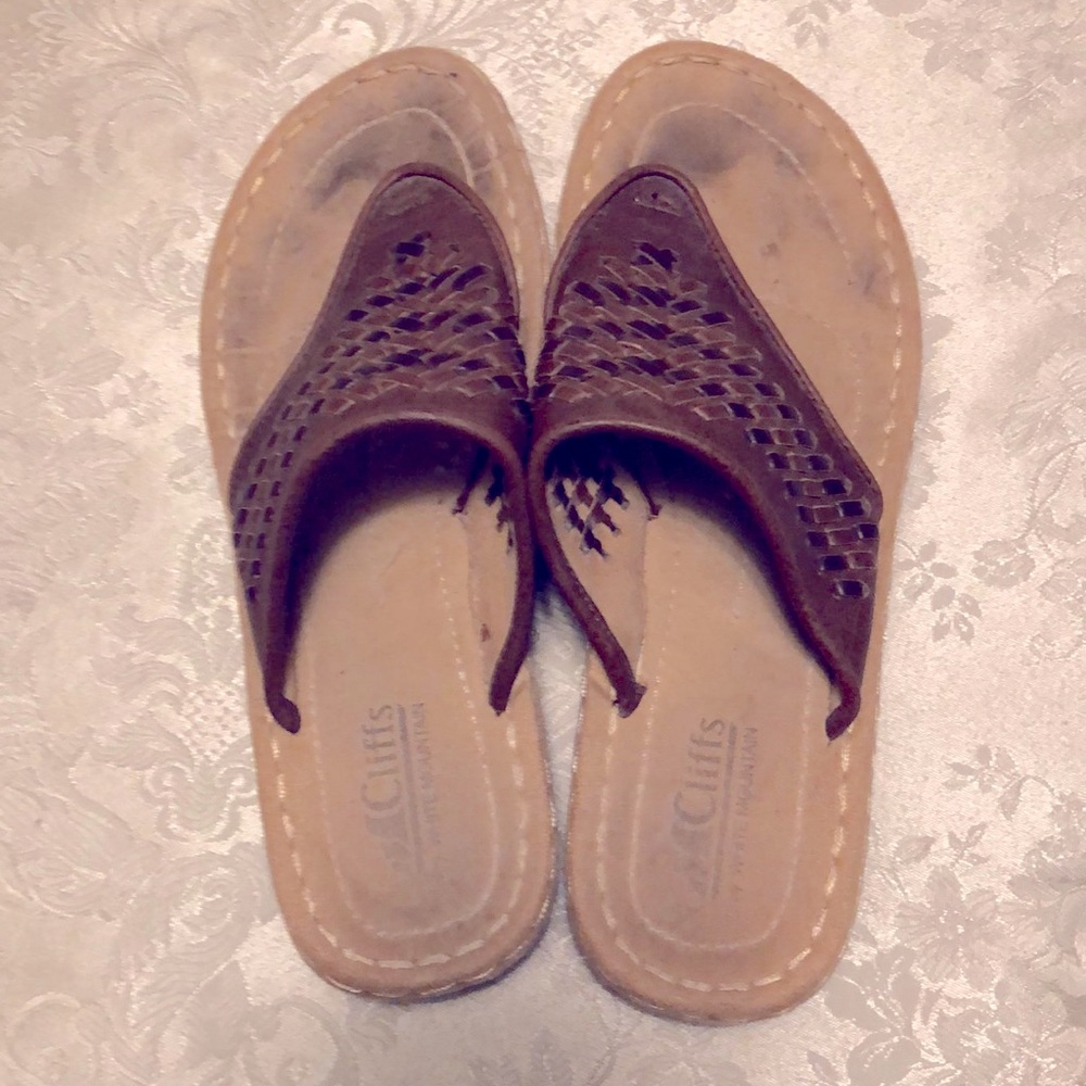 Cliffs by WHITE MOUNTAIN Leather Sandals - Size 8.5 - #207
